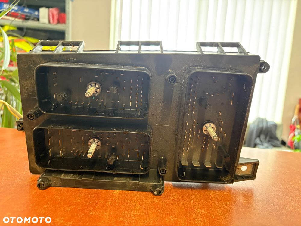 SKRZYNKA BEZPIECZNIKÓW OPEL ASTRA H 13191133FK 5DK008668-47 - 2