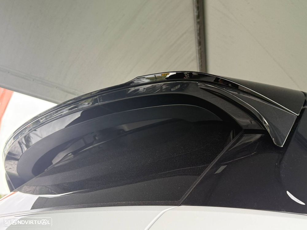 Land Rover Range Rover Evoque 2.0 D150 AWD R-Dynamic SE Auto - 40
