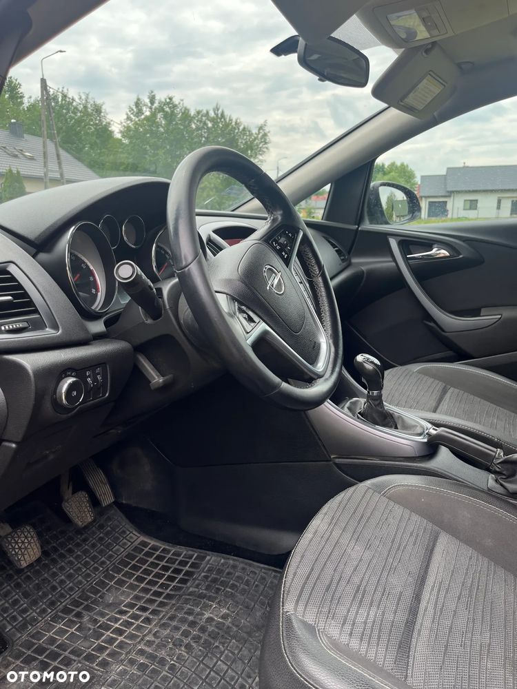 Opel Astra 1.4 T Executive S&S - 9