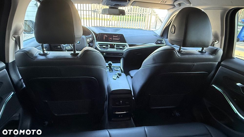 BMW Seria 3 318d mHEV M Sport - 24