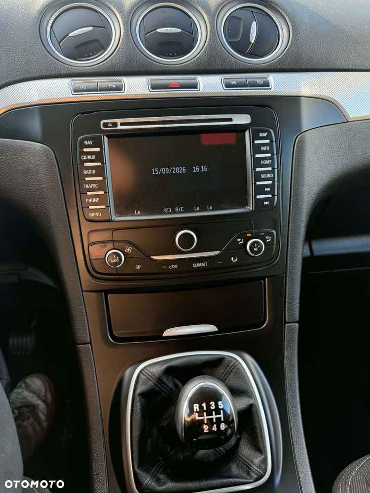 Ford Galaxy - 12