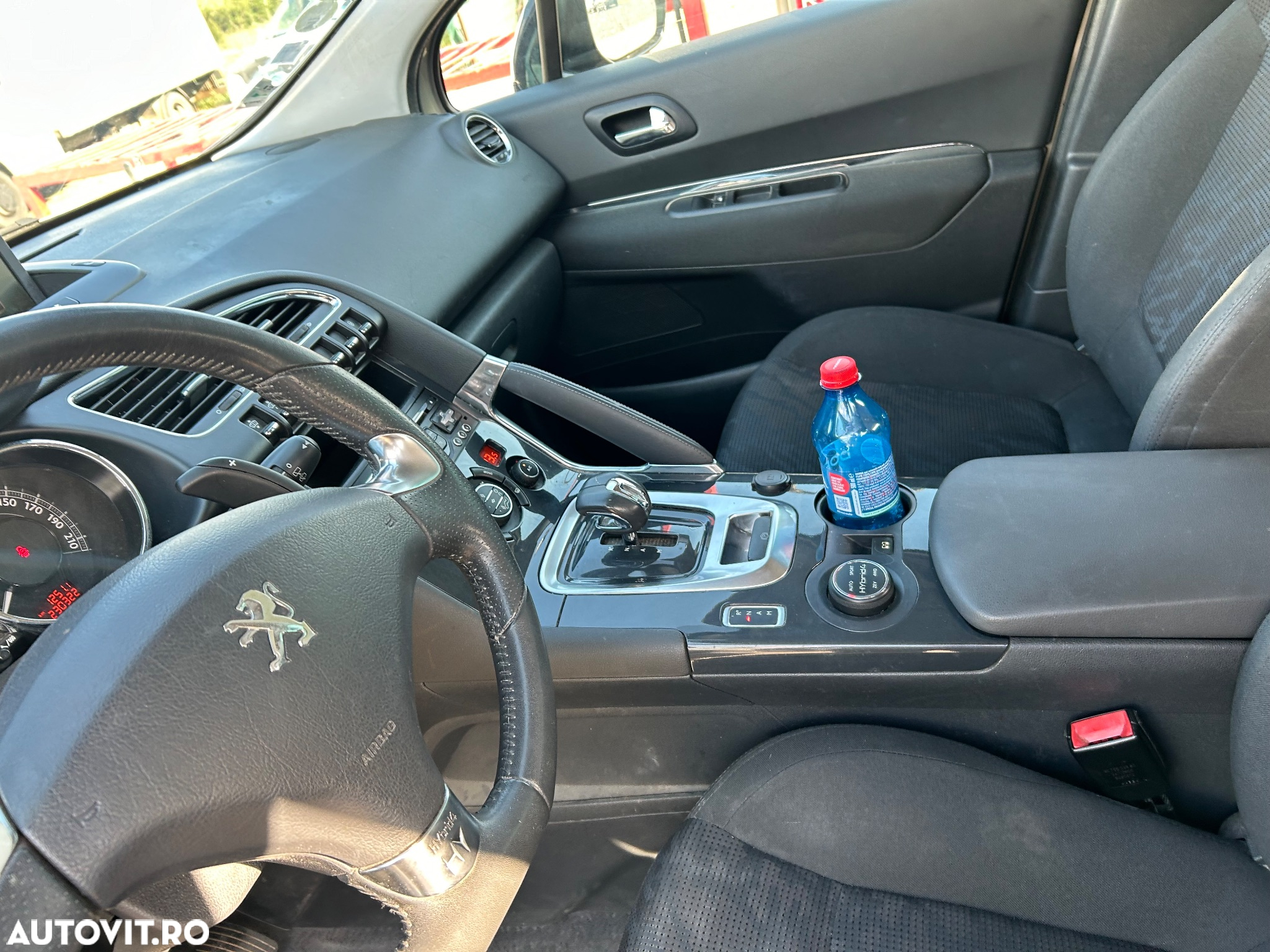 Peugeot 3008 Hybrid4 - 11