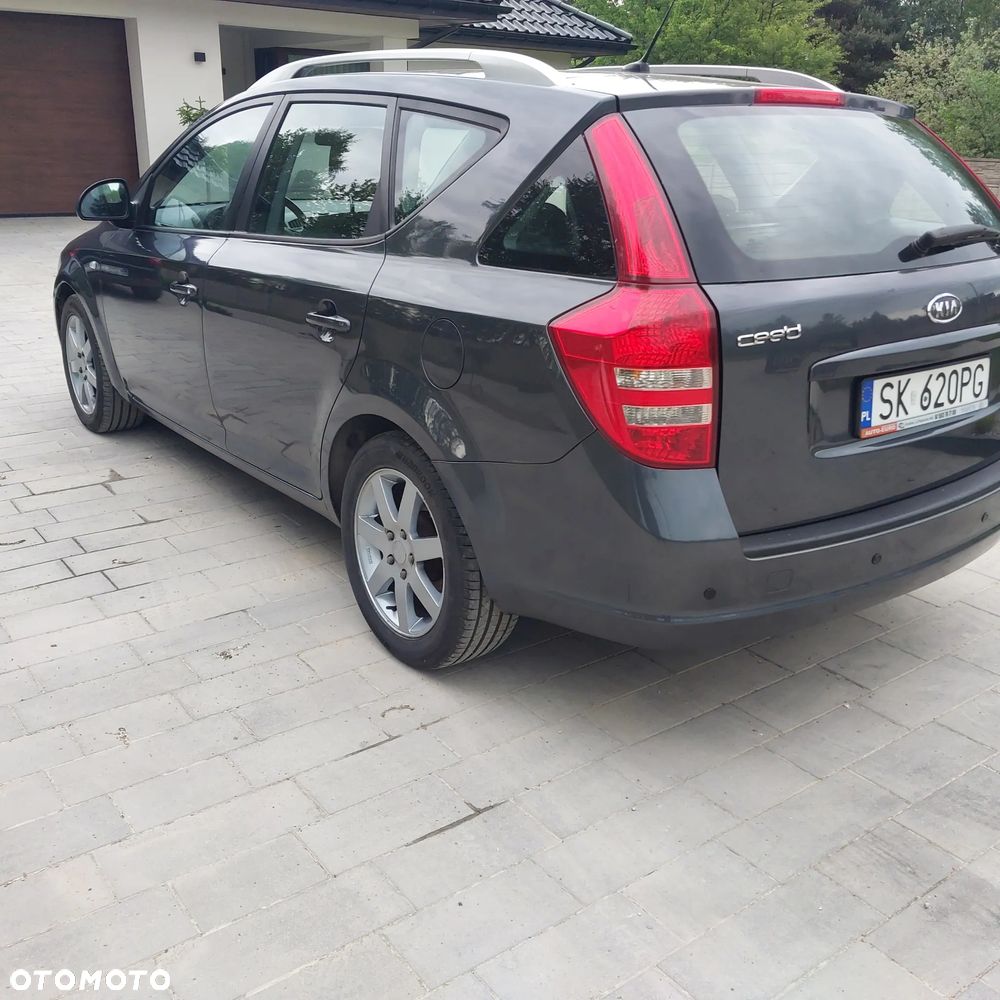 Kia Ceed - 4