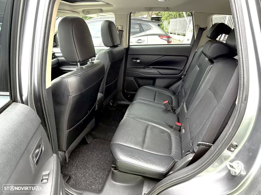 Mitsubishi Outlander 2.2 DI-D Instyle Navi - 21