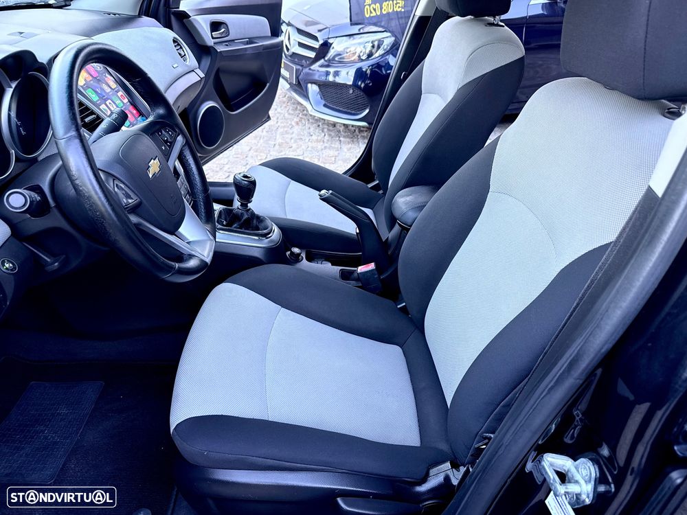 Chevrolet Cruze 1.6 LS - 43