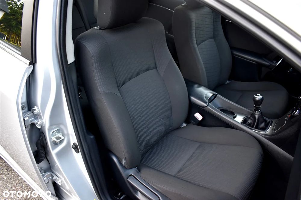 Toyota Avensis 1.8 Sol NAVI - 25