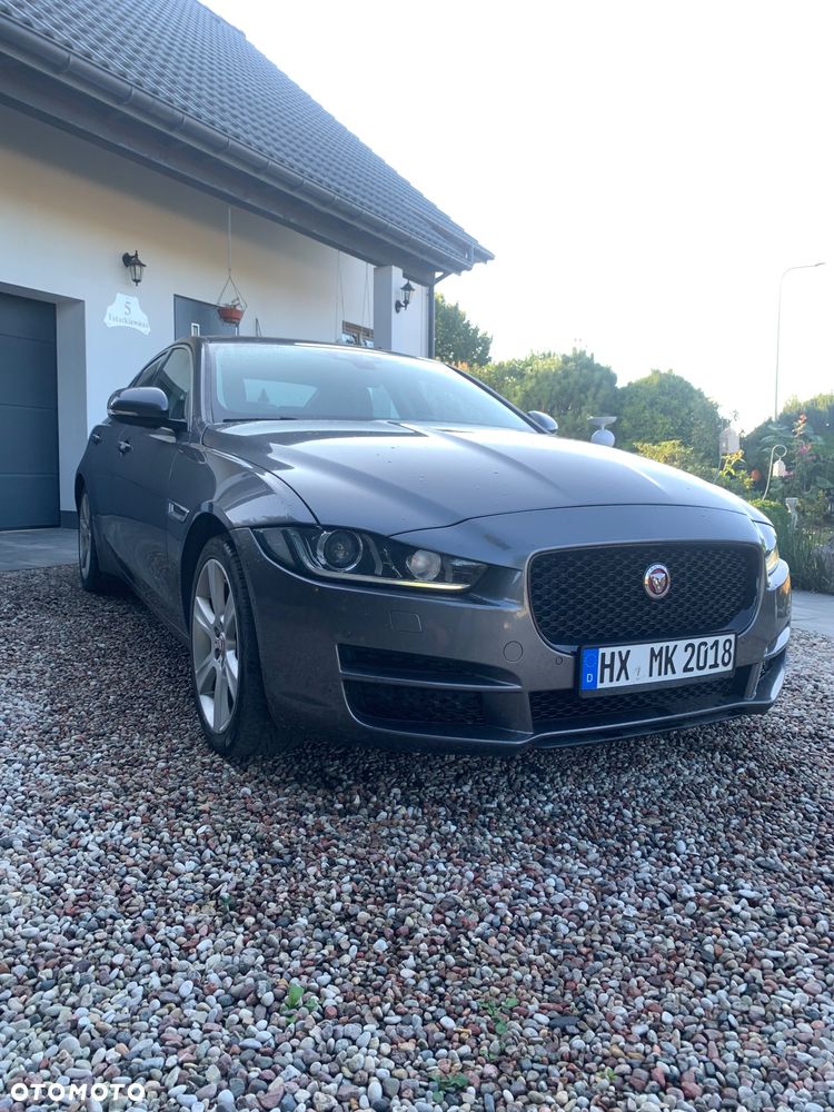Jaguar XE - 12