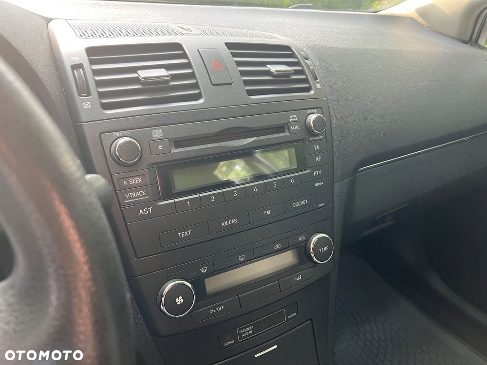 Toyota Avensis - 13