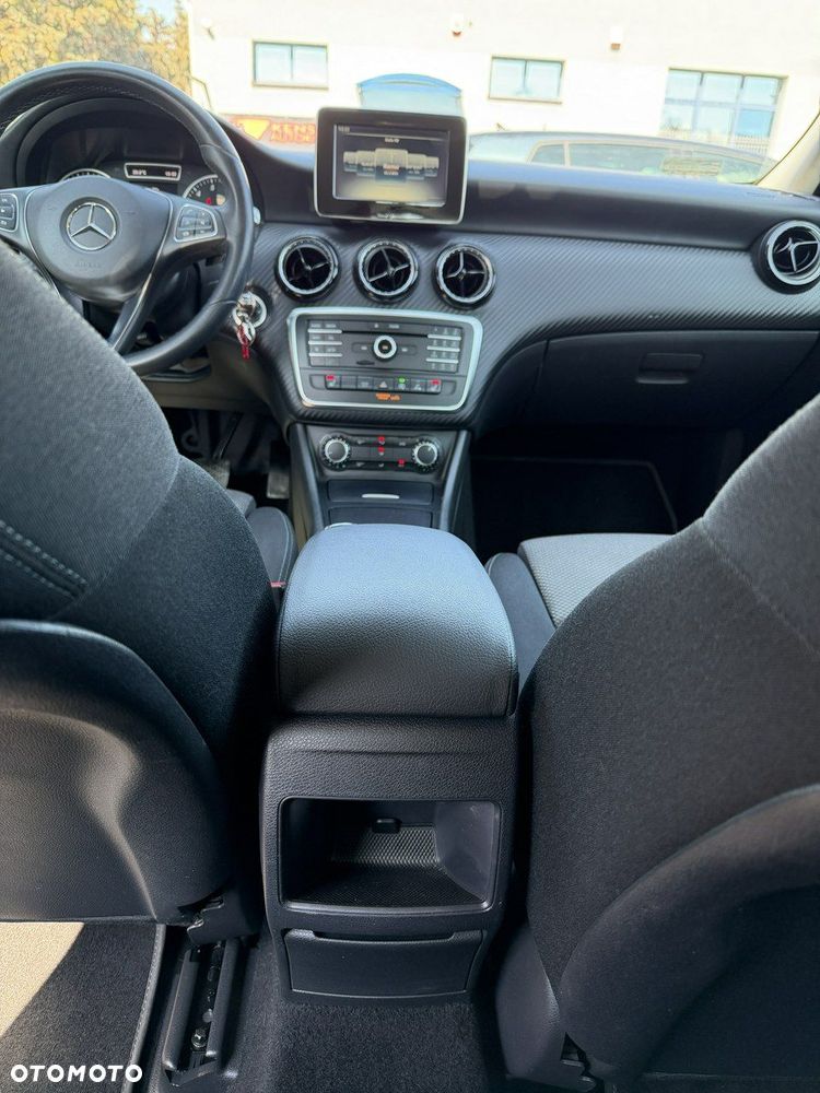 Mercedes-Benz GLA 200 7G-DCT Style - 31