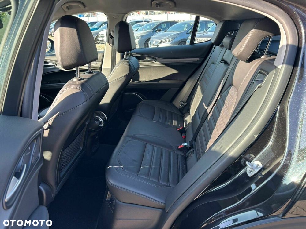 Alfa Romeo Stelvio 2.0 Turbo Sprint Q4 - 11