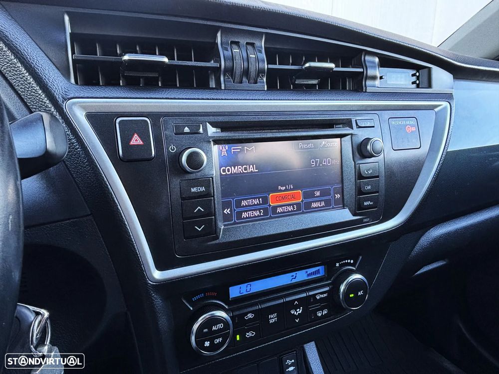 Toyota Auris Touring Sports 1.4 D-4D Com+P.Sport - 25