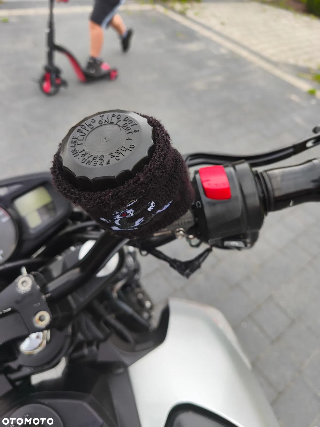 Suzuki GSR - 9