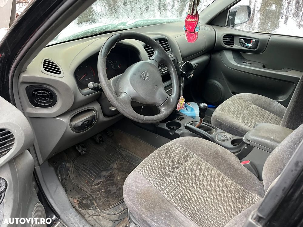 Dezmembrez Hyundai Santa Fe1 2003 negru crdi - 4