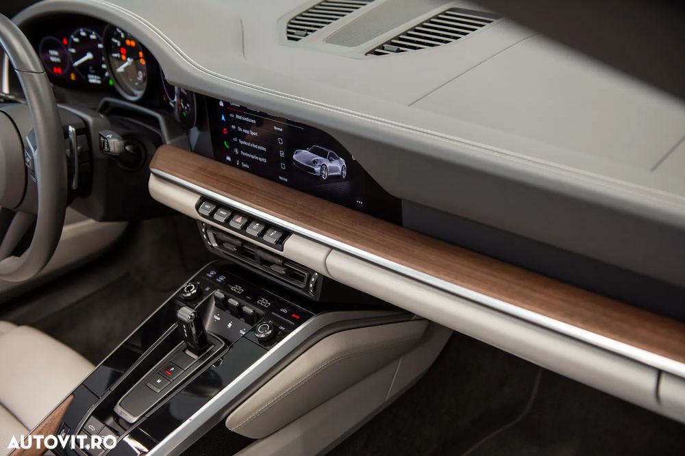 Porsche 911 Carrera Cabriolet PDK - 32