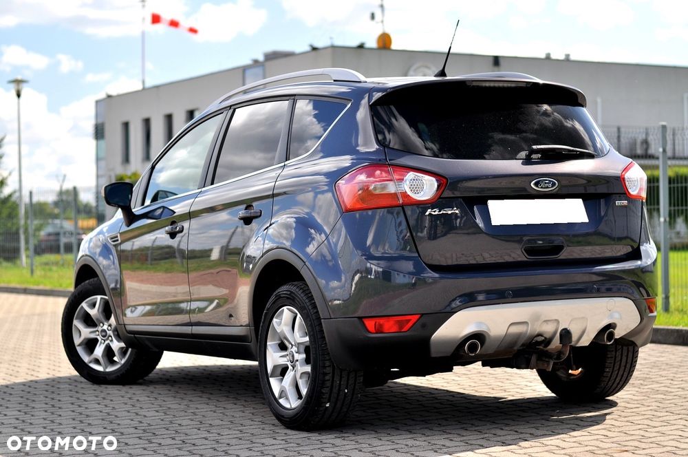 Ford Kuga 2.0 TDCi 2x4 Titanium - 4