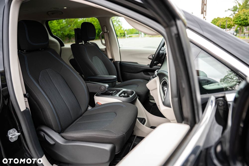 Chrysler Pacifica - 13