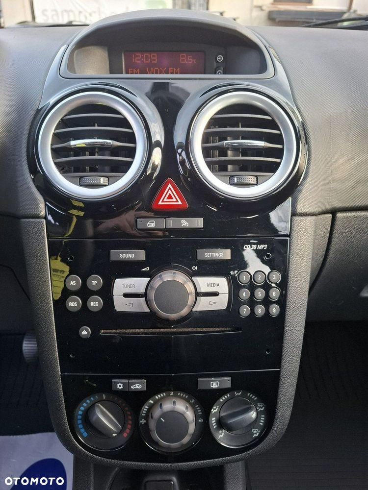 Opel Corsa 1.2 16V Essentia - 11