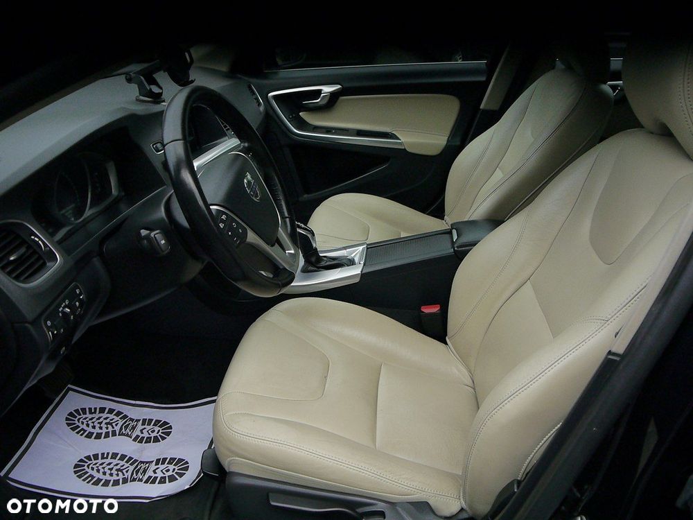 Volvo V60 D2 Drive-E Momentum - 28