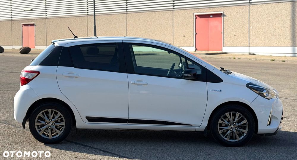 Toyota Yaris Hybrid 100 Premium - 11