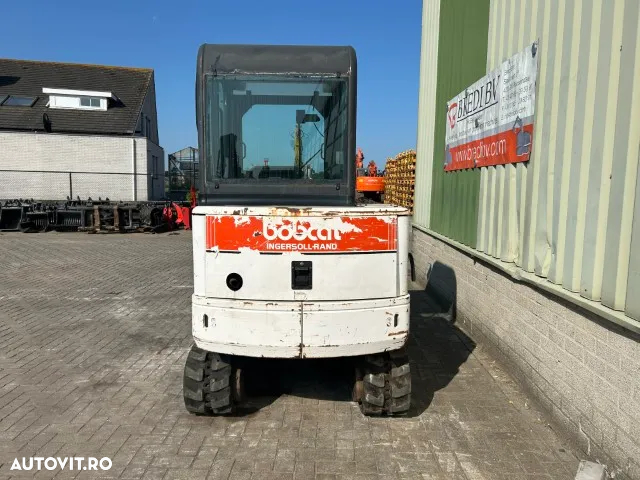 Bobcat 325 - 8