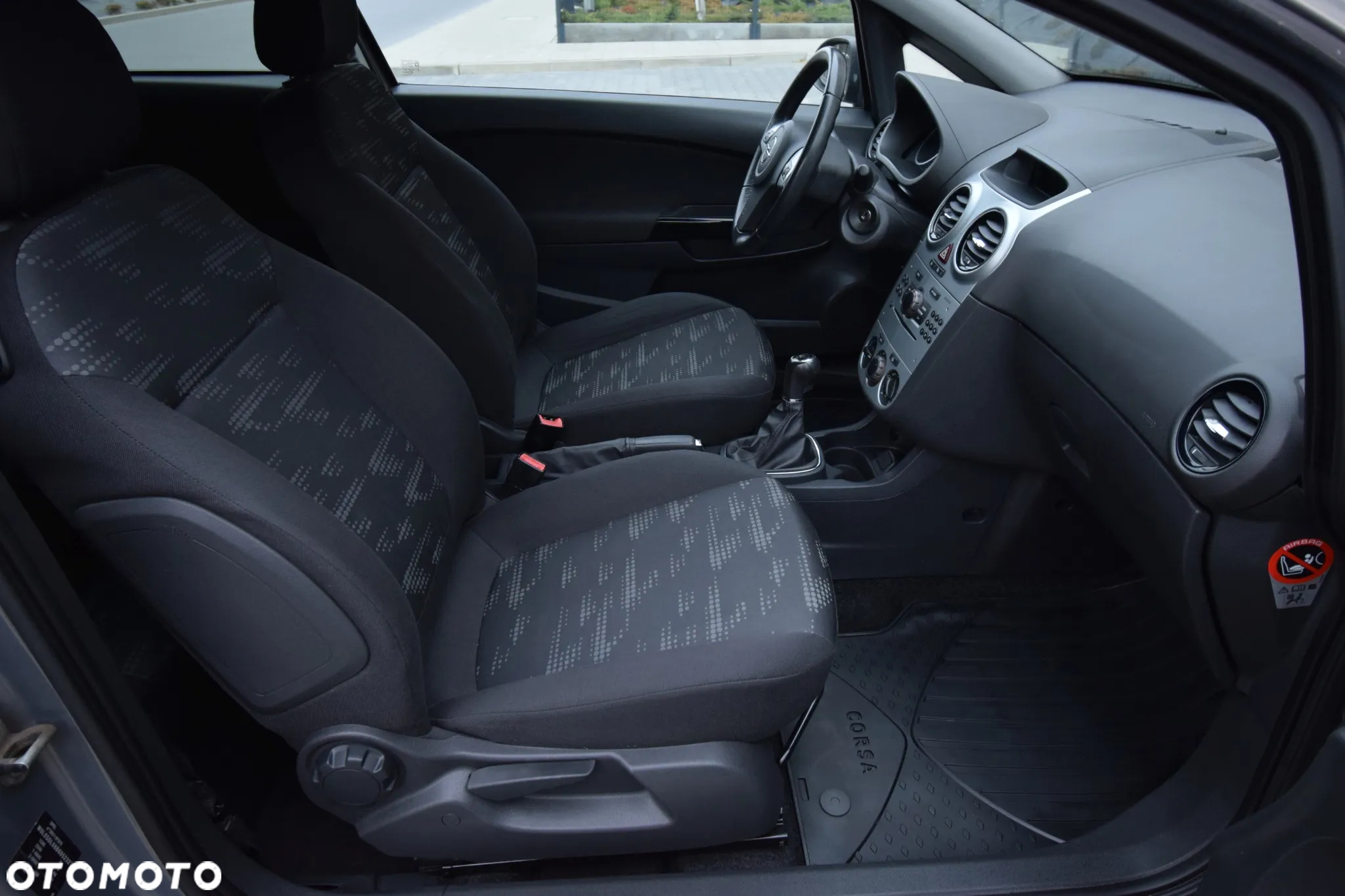 Opel Corsa 1.4 16V Satellite - 23