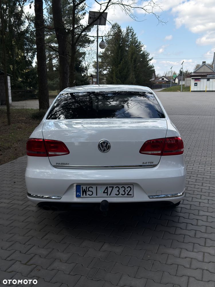 Volkswagen Passat - 4