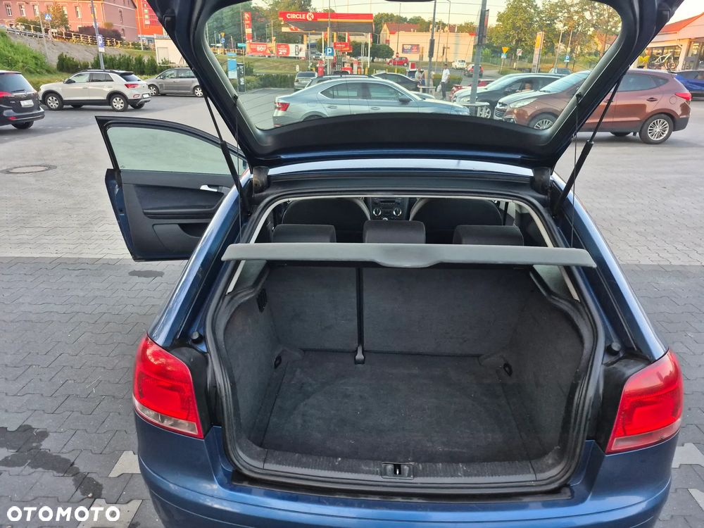 Audi A3 3-drzwiowe 1.6 FSI Ambiente - 15