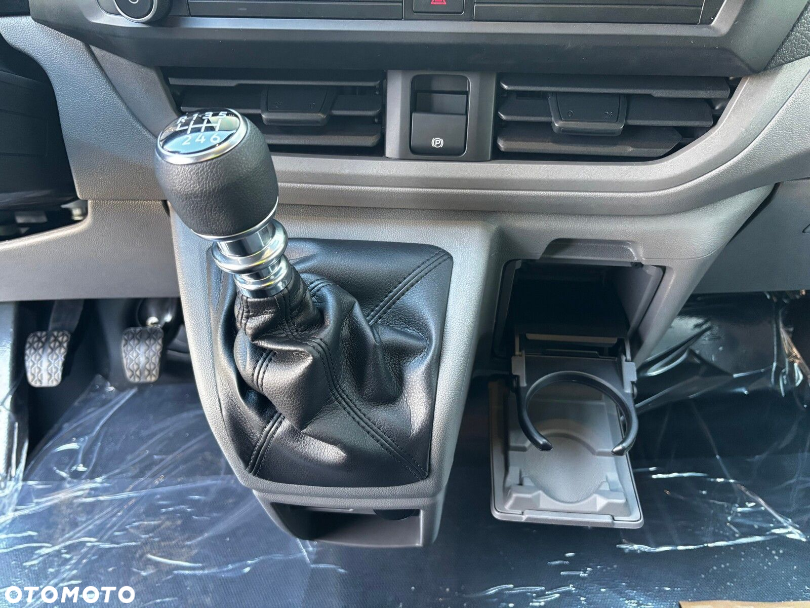 Volkswagen Transporter 2.0 TDI 150 KM 6-bm L1 - 19