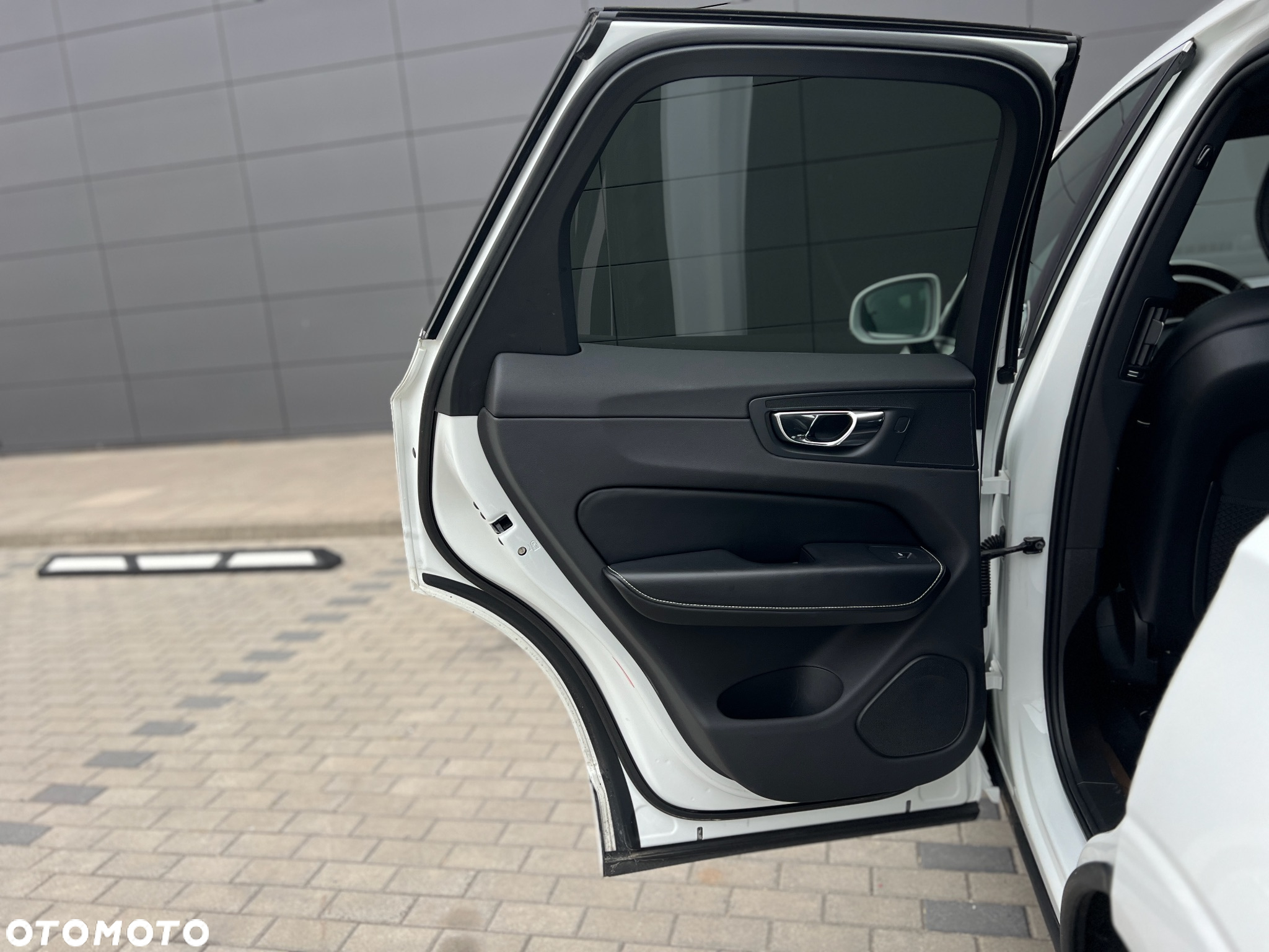 Volvo XC 60 D4 AWD R-Design - 38