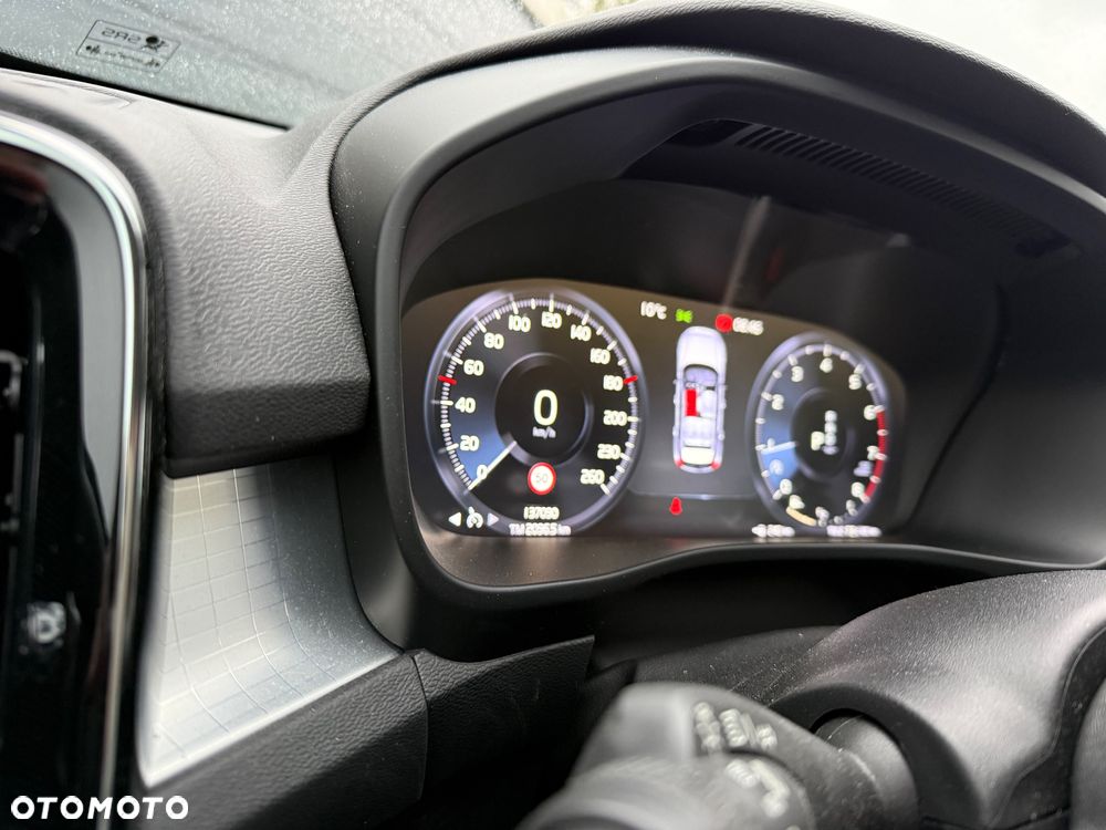 Volvo XC 40 T3 Geartronic Momentum Pro - 26