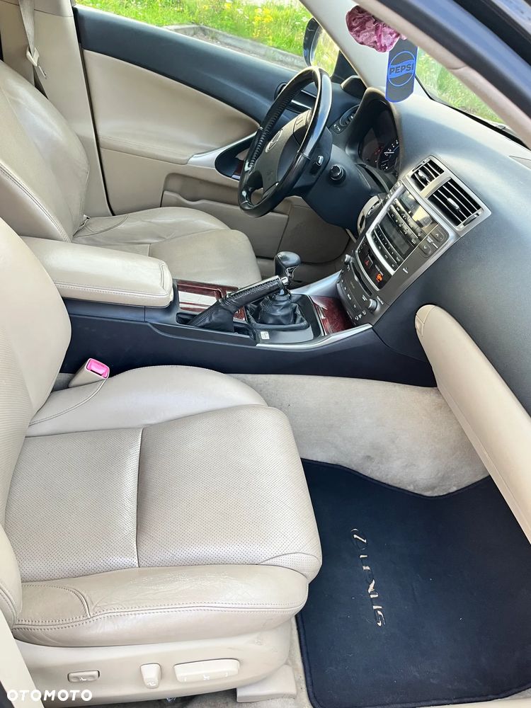 Lexus IS 220 D Prestige - 9