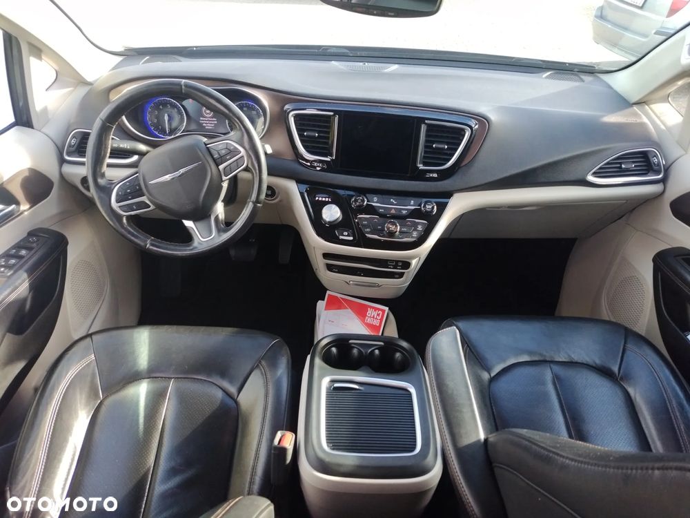 Chrysler Pacifica - 9