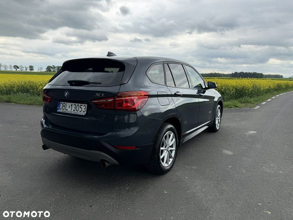 BMW X1 xDrive20i Advantage - 5