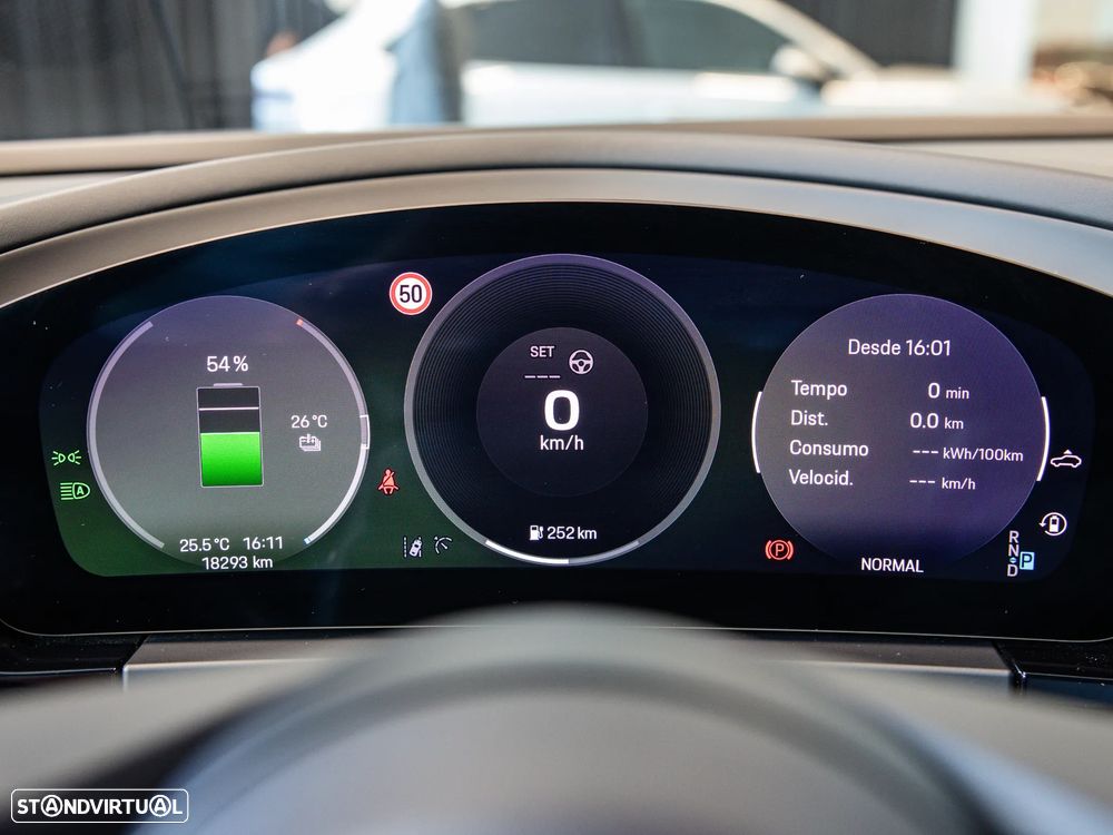 Porsche Macan Electric 4 - 31