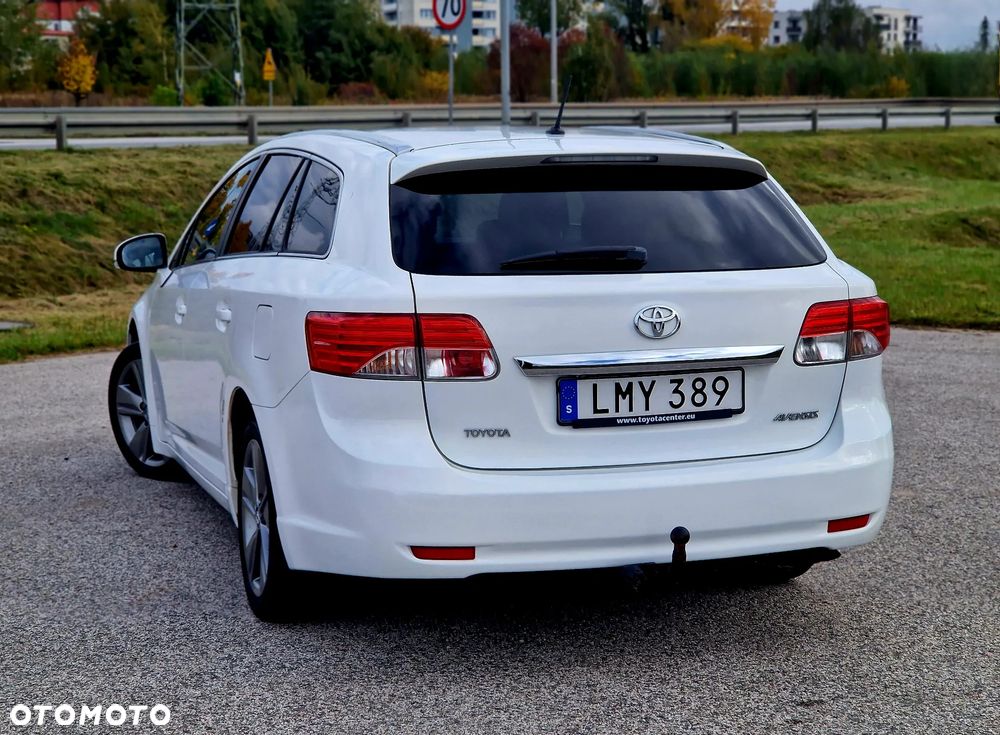 Toyota Avensis - 12
