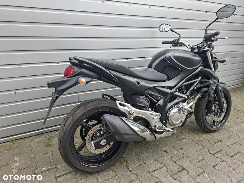 Suzuki Gladius - 8