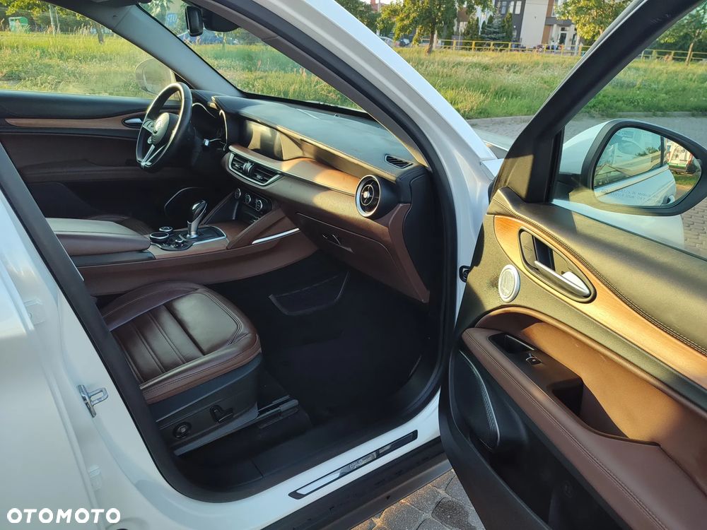 Alfa Romeo Stelvio 2.0 Turbo 16V AT8-Q4 Executive - 28
