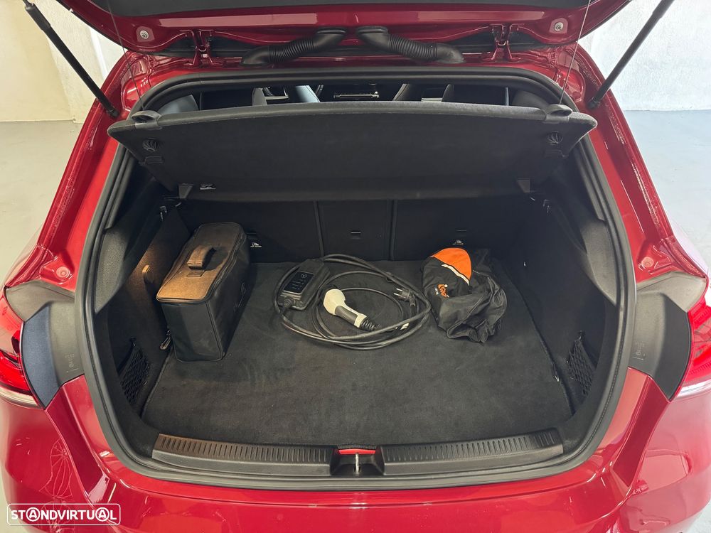 Mercedes-Benz A 250 e 8G-DCT AMG Line - 16