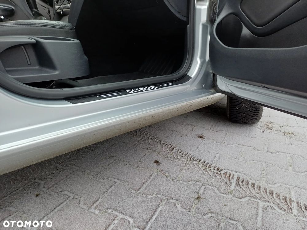 Skoda Octavia 2.0 TDI DPF Elegance - 31