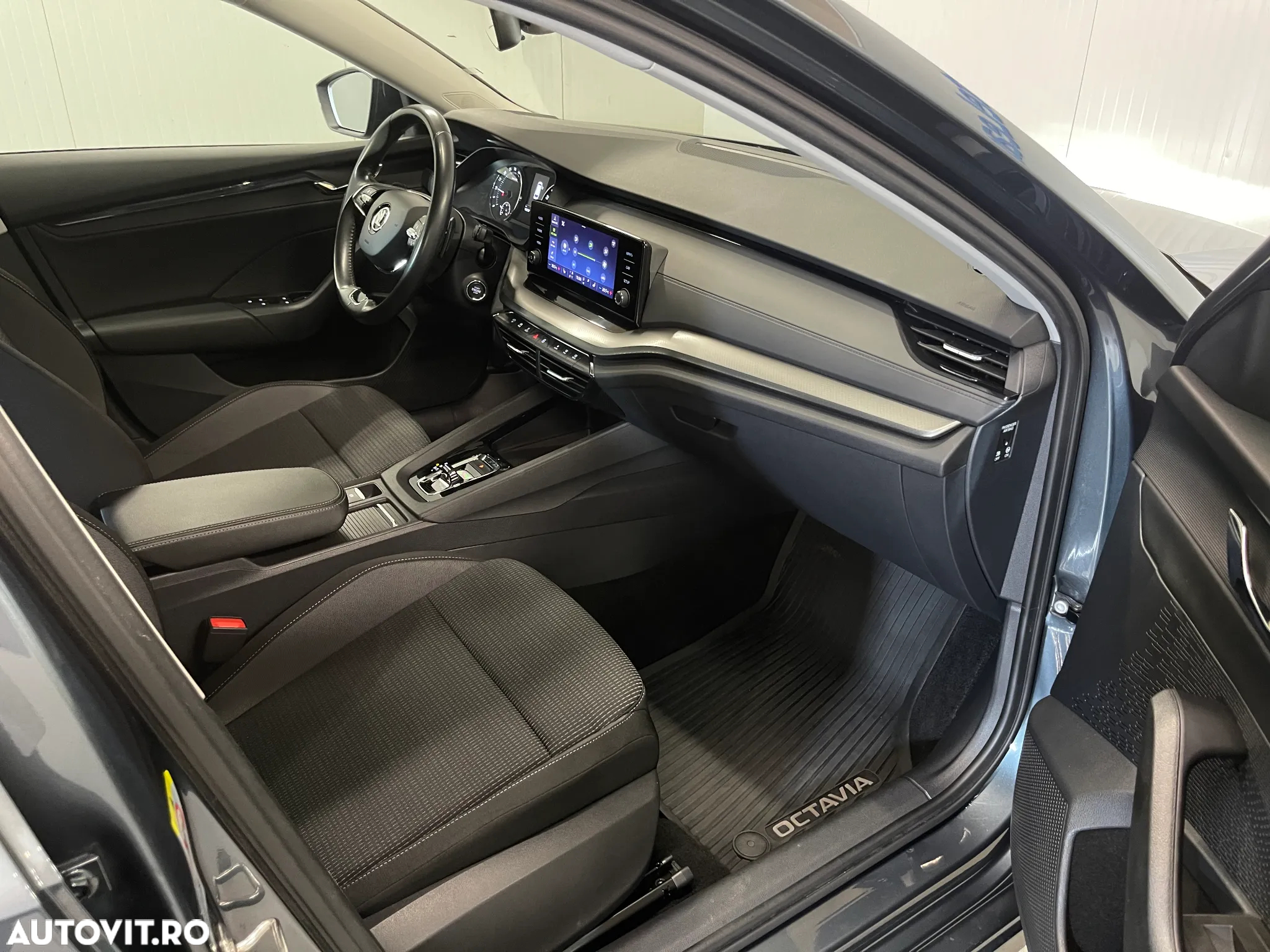 Skoda Octavia Combi 2.0 TDI DSG Ambition - 9