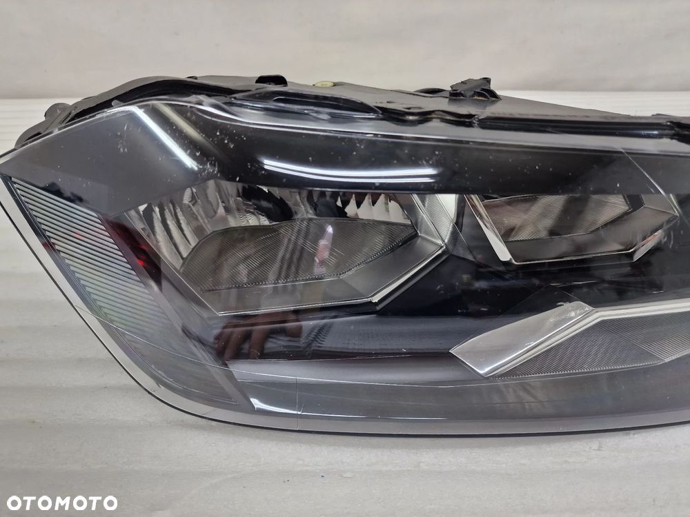 VW POLO 2G VI 17- PRAWA LAMPA PRZEDNIA PRZÓD , NR 2G1941006 , NR AUKCJI LL616 - 4