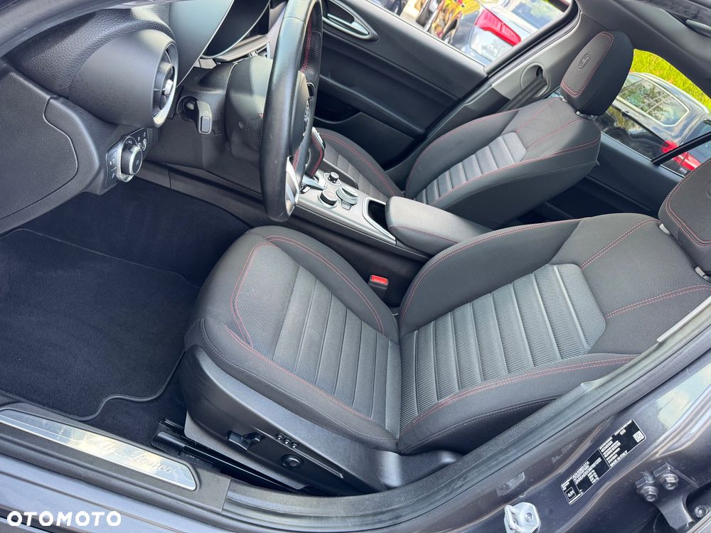 Alfa Romeo Giulia 2.2 AT8 Super - 17