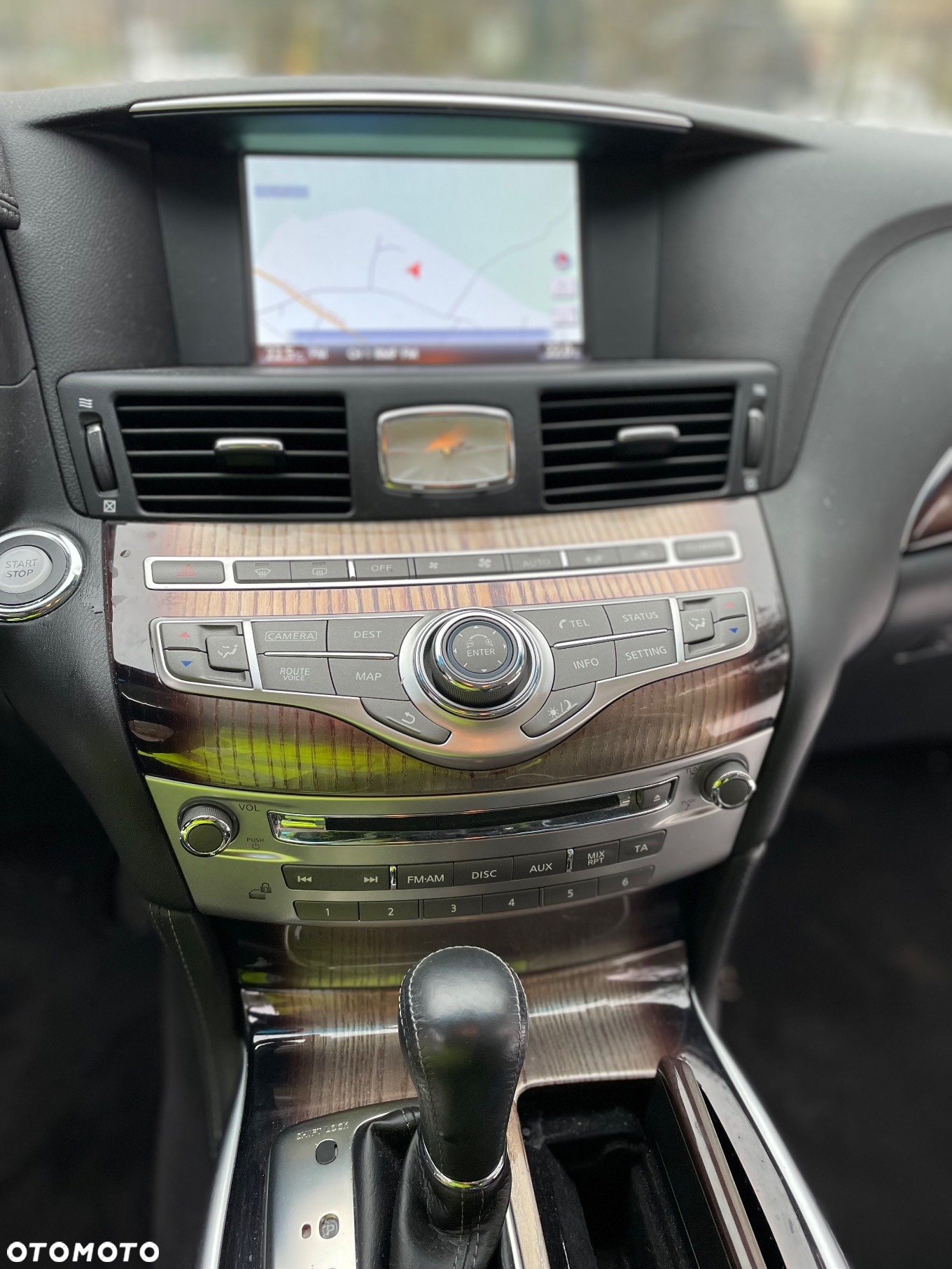 Infiniti Q70 Hybrid Premium Tech - 9