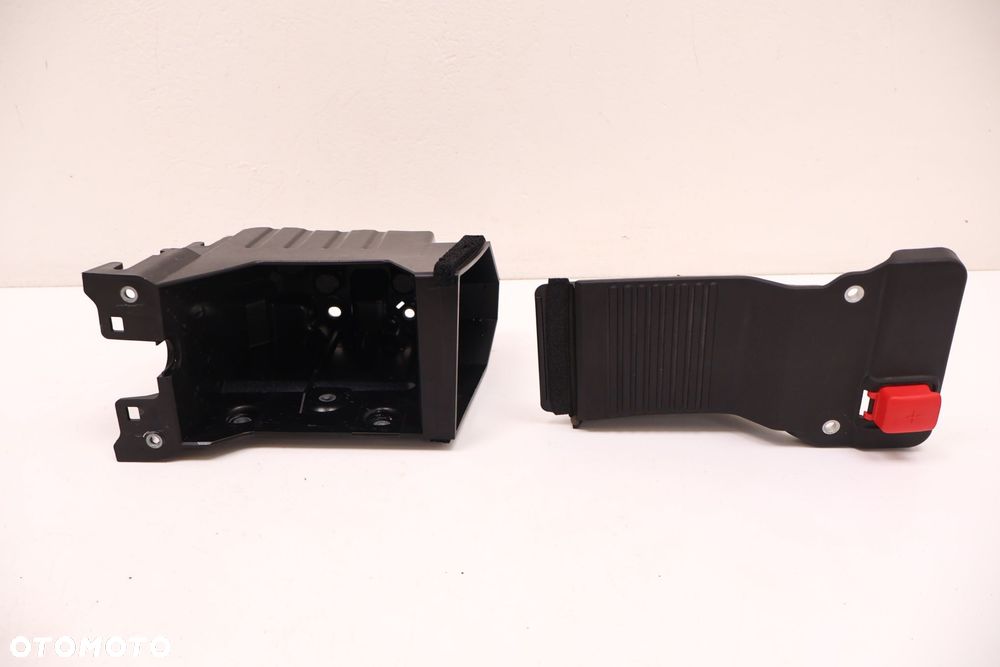 VOLVO XC60 II 2.0 T4 OBUDOWA AKUMULATORA 31651455, 32244071 - 1