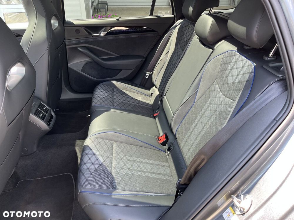 Volkswagen Passat - 17