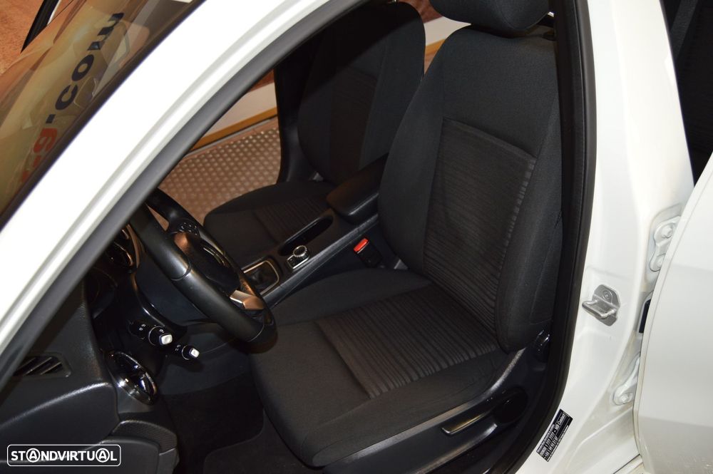 Mercedes-Benz A 160 d Activity Edition - 25