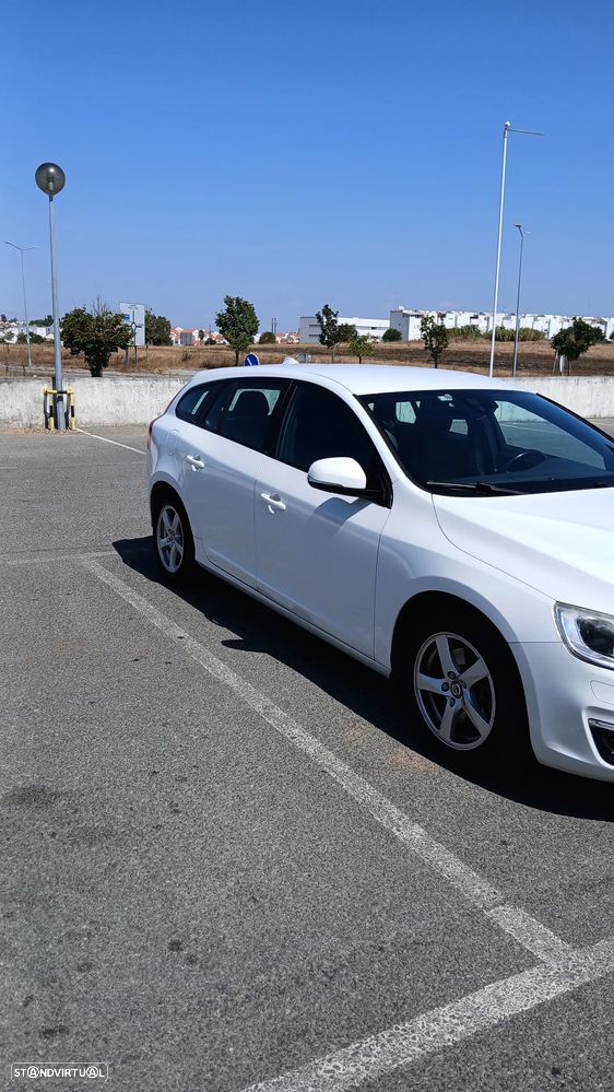 Volvo V60 2.0 D3 Momentum Geartronic - 2