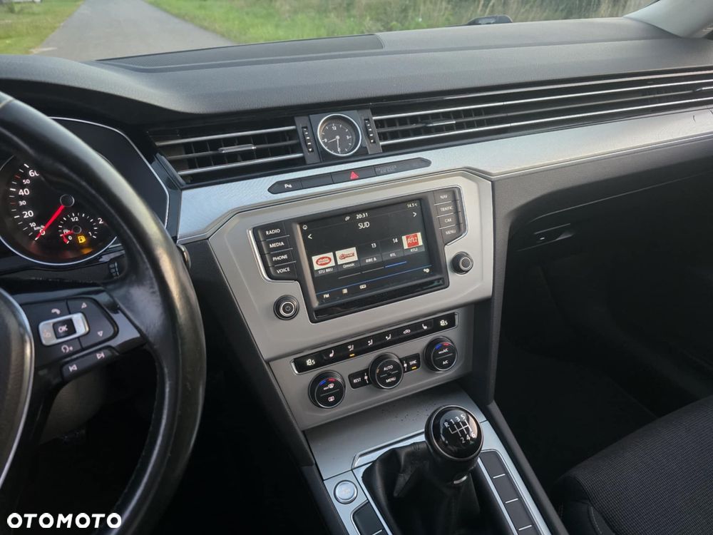 Volkswagen Passat 2.0 TDI (BlueMotion Technology) Comfortline - 12