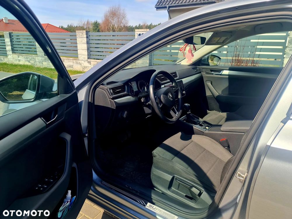 Skoda Superb 2.0 TDI Ambition DSG - 6