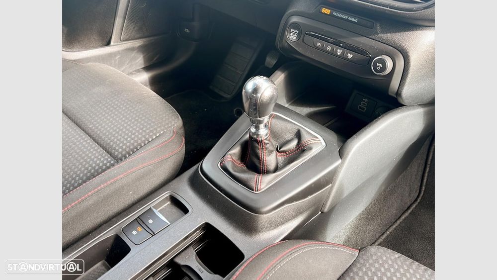 Ford Focus 1.0 EcoBoost MHEV ST-Line — fotografia 22